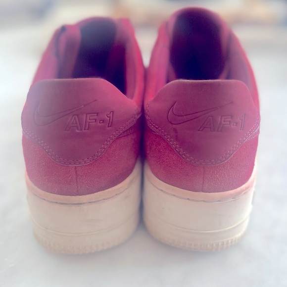 NIKE True Berry Air Force 1 AF1 Safe Low. Colour is a Fuchsia pink - Picture 6 of 6